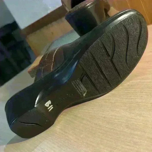 Clark Bendables Brown Leather Round Toe Low Heel Mules - Picture 6 of 7